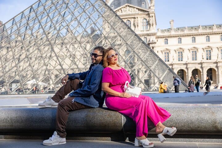 Paris: Premium photoshoot around Louvre