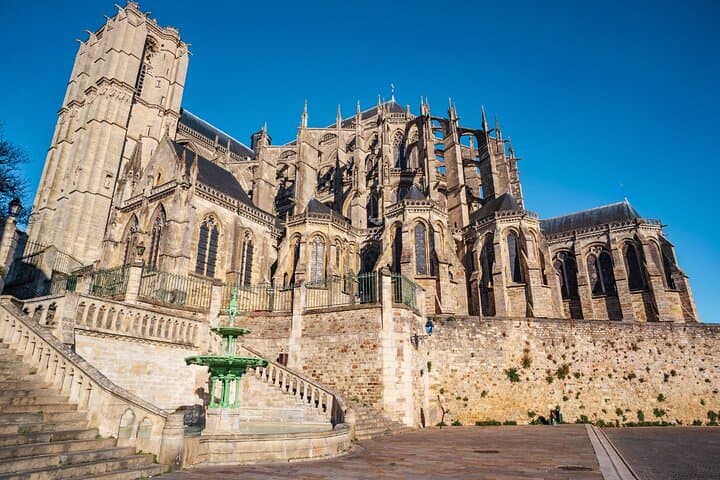 Cathedral of Saint Julian: A masterpiece of Gothic and Romanesque art, renowned for its unique bedside and medieval stained glass windows.