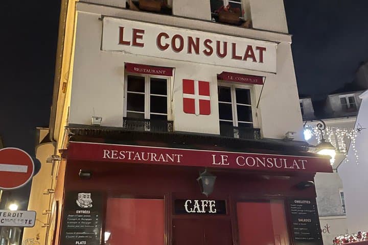 Legendary cafe of artist that gathered on Montmartre along the golden years ..
