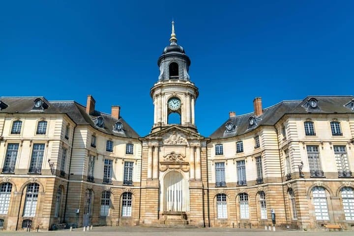 Hello Rennes: Private 2-Hour Intro City Walk with Local Guide