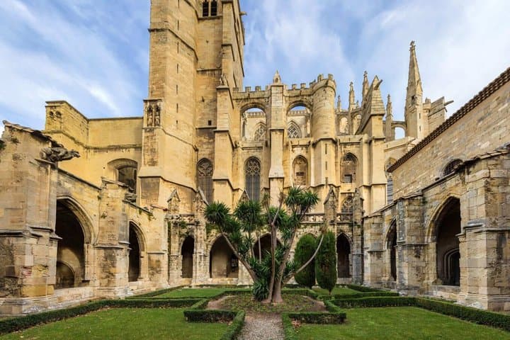 Hello Narbonne: Private 2-Hour Intro City Walk with Local Guide