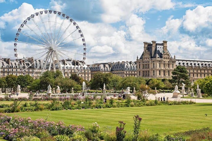 Private Guided Tour Louvre Exterior Tuileries Orsay and Seine