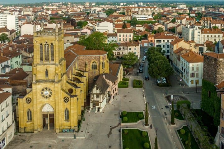 Saint-Étienne Church: View of the iconic Place Jean Jaurès building in the heart of the city.