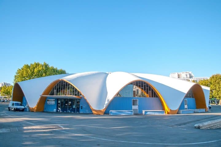 Central Point of Sale: The bold architecture in the shape of a shell (or parachute), classified as a historic monument.