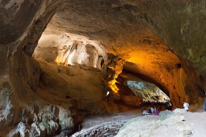 Day trip from Bayonne or Biarritz to Espelette & Zugarramurdi