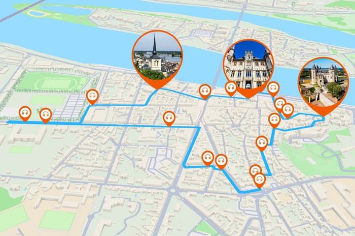Full tour: A royal walk in the heart of the Loire Valley, between white tufa stone and slate roofs.