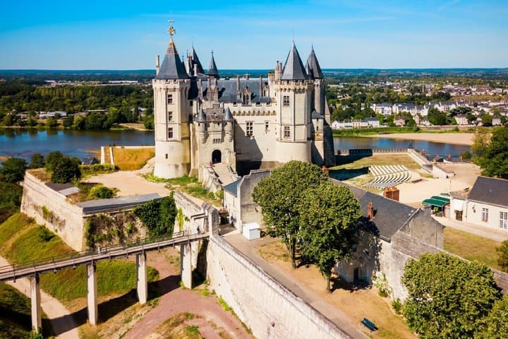 Castle of Saumur: The magical silhouette of this "castle of love" majestically overlooking the valley, true emblem of the city.