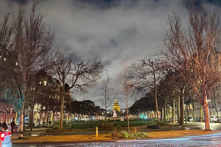 Just near my home, a gorgeous garden from where we distinguish the gold dome that hosts the coffin of Napoleon!!