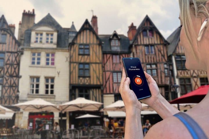 Tours en liberté: Lively break on the famous Place Plumereau, a true open-air museum of medieval architecture.
