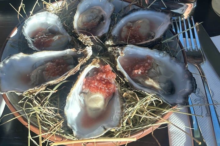 Oyster Wine and Champagne Tasting Tour in Paris