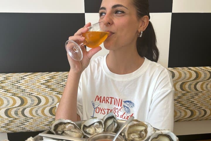 Oyster Wine and Champagne Tasting Tour in Paris