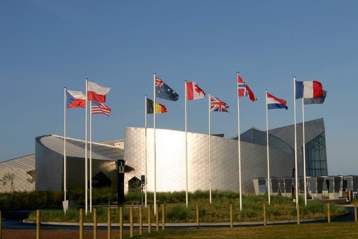Normandy Day Tour Juno Beach and Canadian Sites from Paris