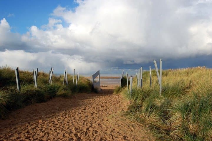 Normandy Day Tour Juno Beach and Canadian Sites from Paris