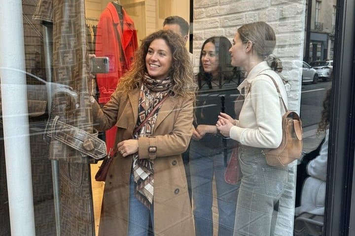 Personalized Vintage Shopping Tour in Paris