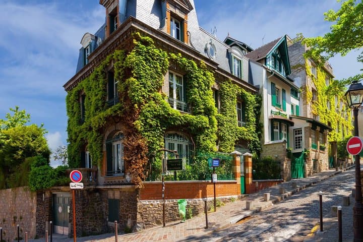 Montmartre in Depth Art History and Bohemian Life Tour