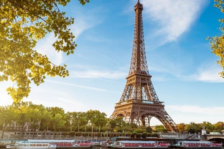 Romantic Eiffel Proposal Experience with Private Pickup and Guide