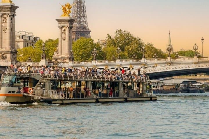 Paris Promenade Cruise River with Champagne