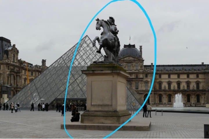 Meeting Point. Statue Louis XIV.