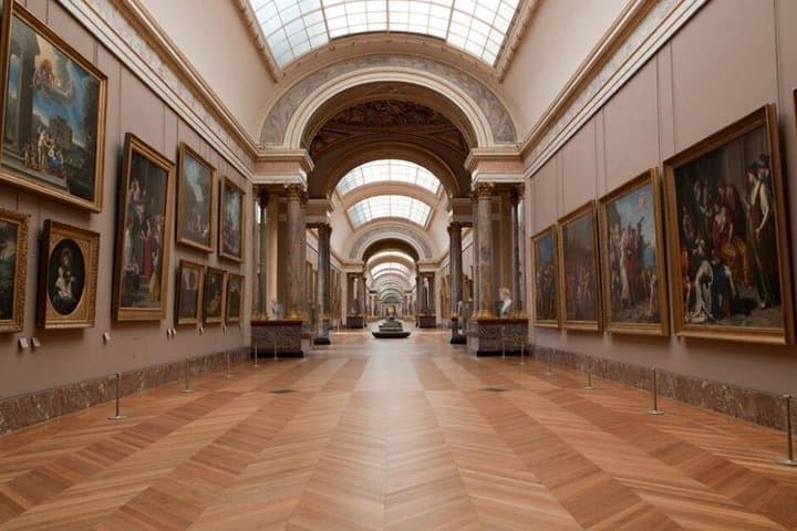 Louvre Museum Small Group Guided Tour with Entry