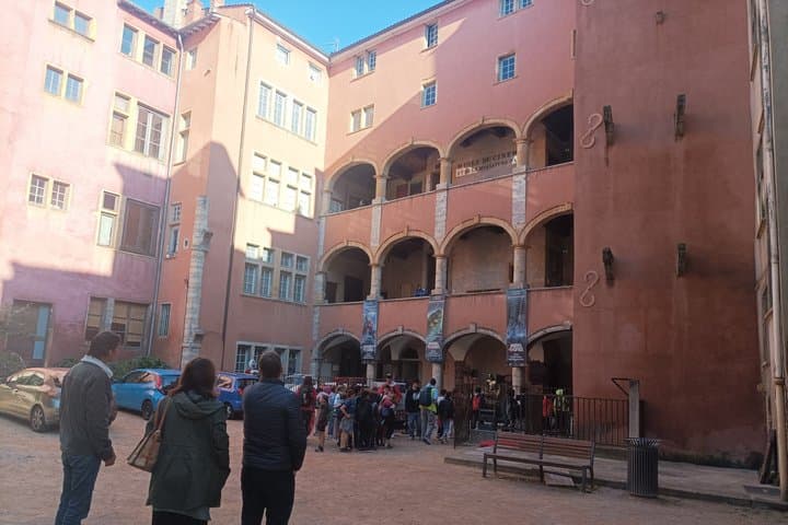Private guided tour of Old Lyon with your official tour guide !