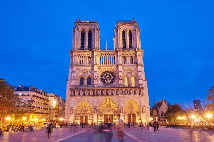 Paris: Notre Dame Tour & Reserved Entrance