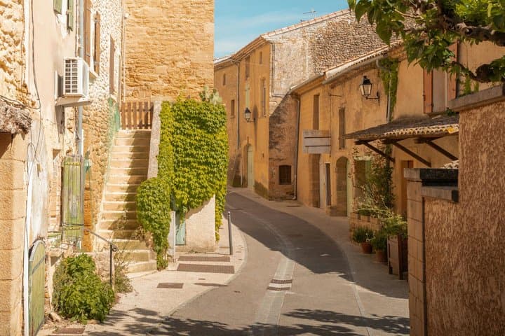 Wine tasting in Chateauneuf-du-Pape with transport