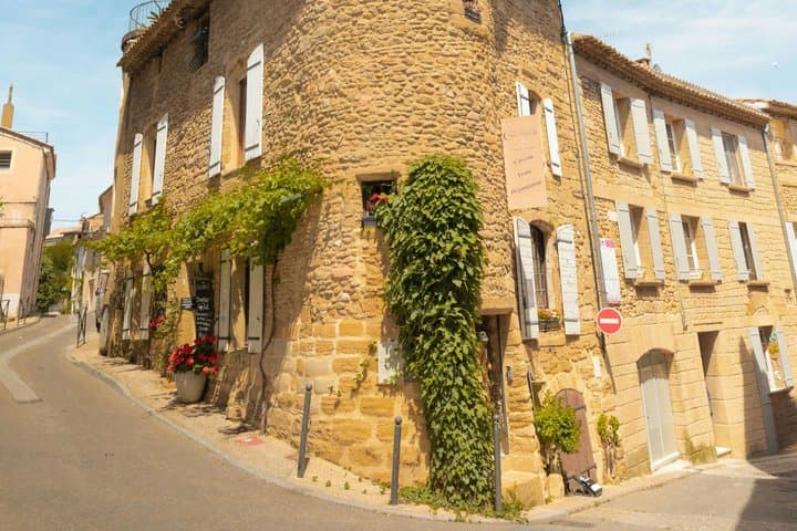 Wine tasting in Chateauneuf-du-Pape with transport