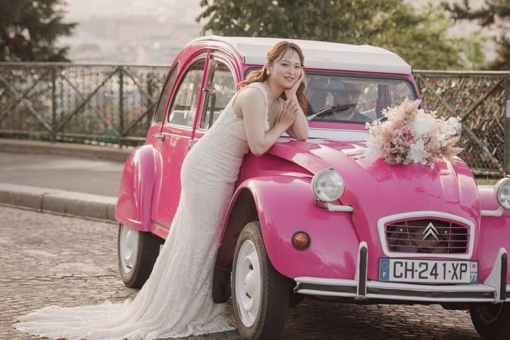 Emily in Paris Tour - in a Pink Citroën 2cv