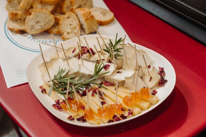 Paris Montmartre Food Tour: Local Wine, Cheese & Bakery Tastings