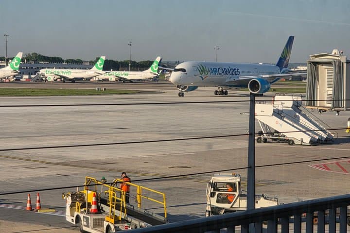 Private Airport Transfer Orly → CDG | Electric One-Way