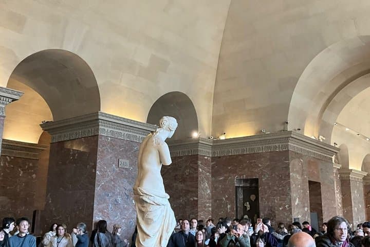 Louvre Museum & Mona Lisa Guided Tour with Reserved Entry