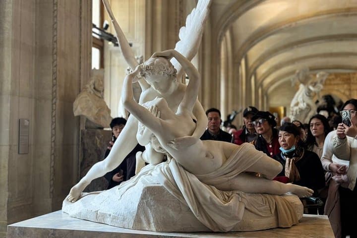 Louvre Museum & Mona Lisa Guided Tour with Reserved Entry