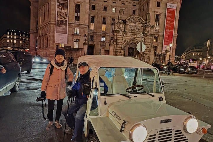 Paris Tuk Tuk/Golf Cart Private Christmas Illuminations Tour
