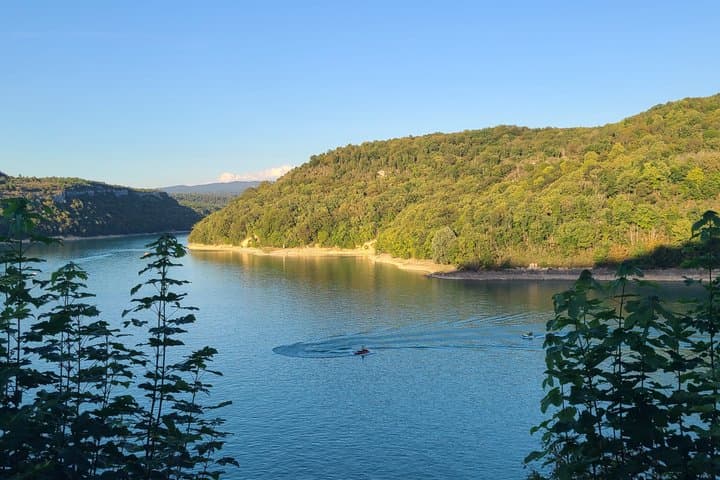 Secret beach of Lake Vouglans Boat trip