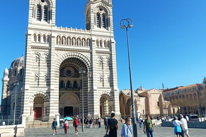 Private walking tour of Marseille with your official tour guide !