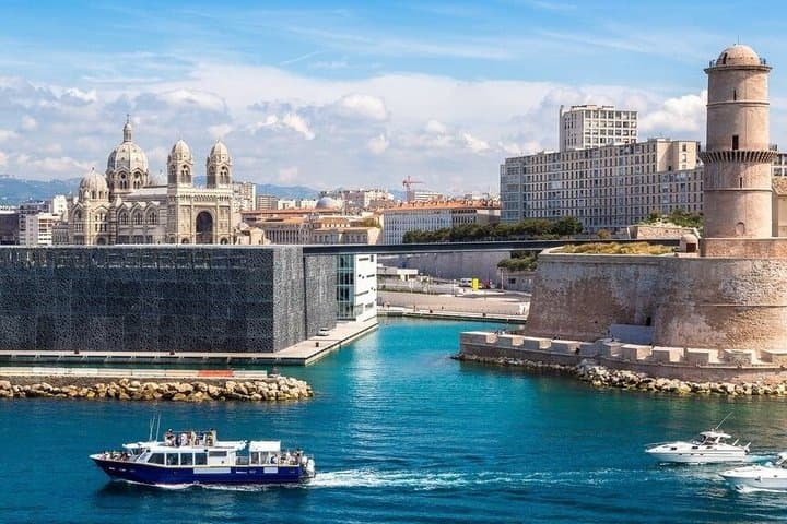 Marseille or Aix Transfer ⟺ Arles (Port Quai Lamartine)