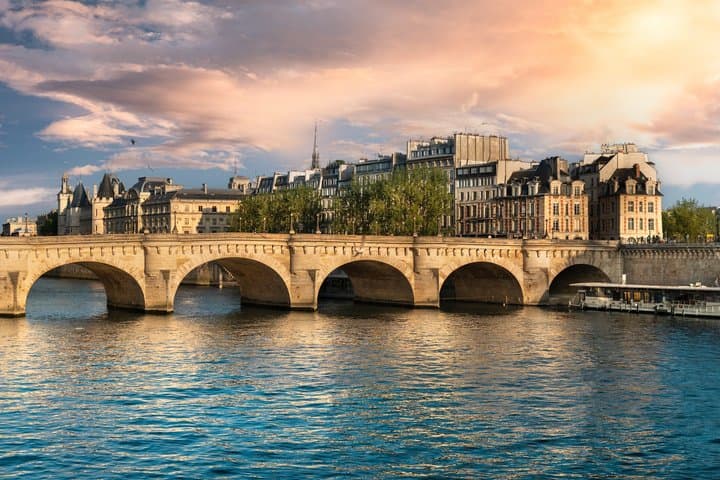 Spectacular Paris Private Walking Tour: Medieval Landmarks