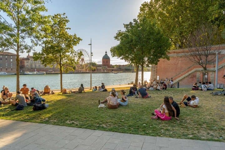 English Walking Tour to Great Monuments of Toulouse
