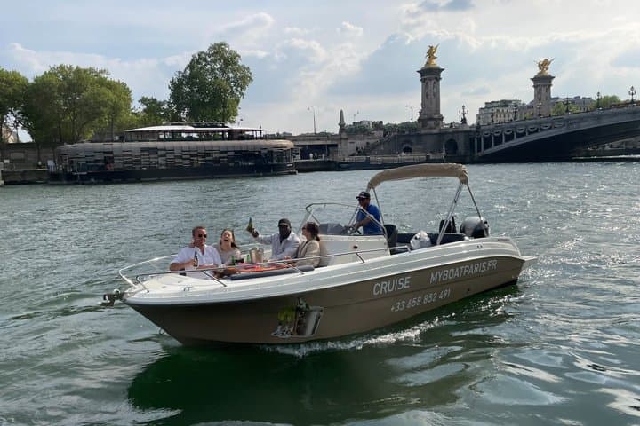 Private Seine River Cruise - Eiffel Tower Lights