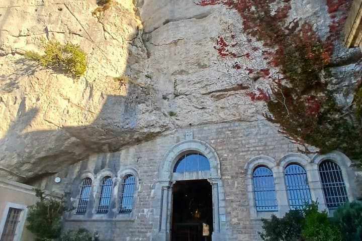 Mary Magdalen Cave & Basilica of St Maximin on a private tour