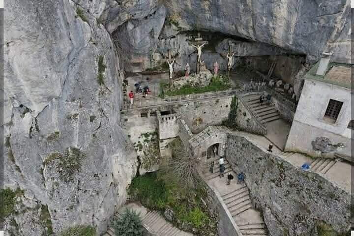 Mary Magdalen Cave & Basilica of St Maximin on a private tour