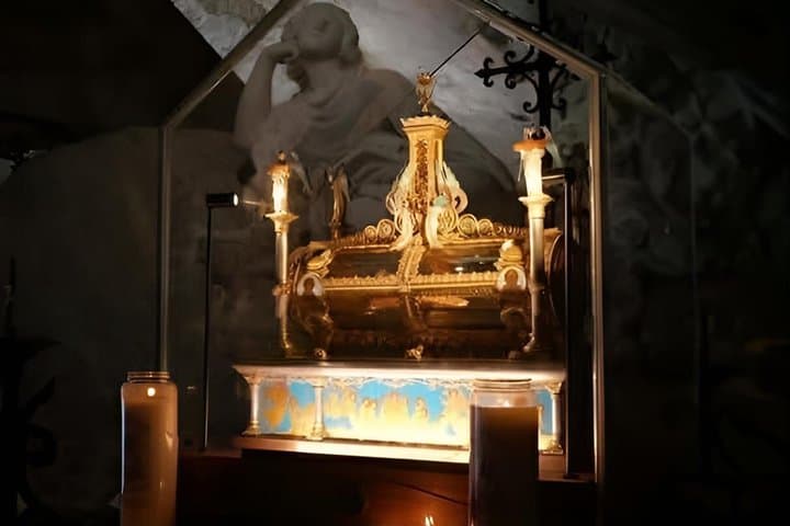 Mary Magdalen Cave & Basilica of St Maximin on a private tour