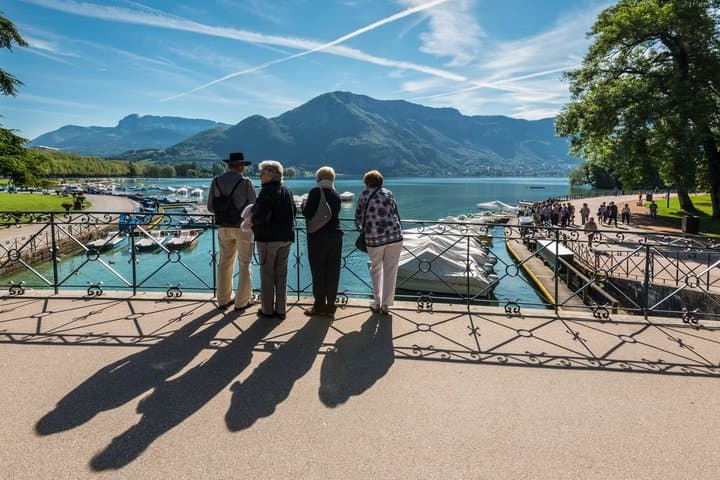 Private Easy Walking Food and Wine Tour in Annecy Old Town