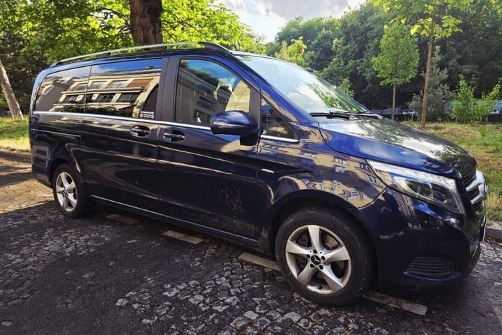 Private Transfer Airport CDG Orly to Paris by Minivan 7pax