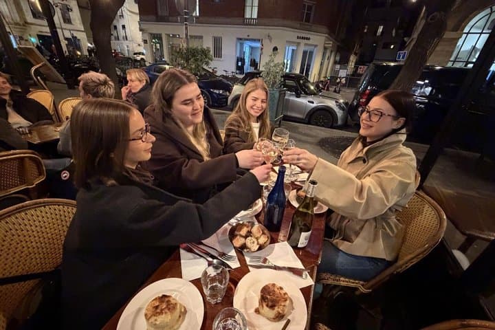 Le Marais Food and Wine Tour - French Gourmet Tastings