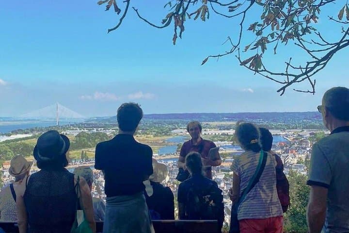 Private walking tour of Honfleur in French