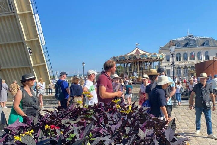 Private walking tour of Honfleur in French