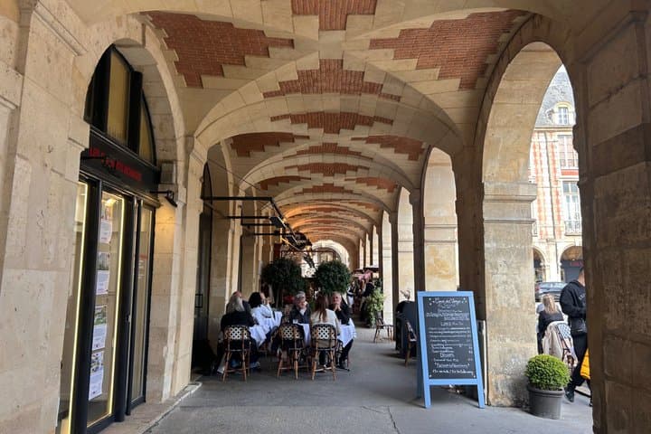 Paris Iconic Marais and Gastronomy Private Walking Tour