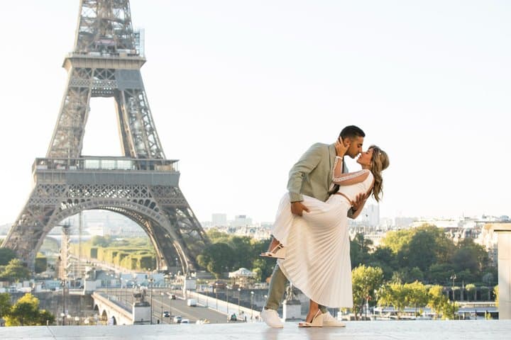 1-hour Photoshoot at the Eiffel Tower Trocadero Paris