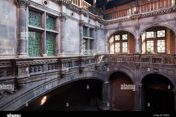 Toulouse: Private Walking Tour of Power, Religion & Trade